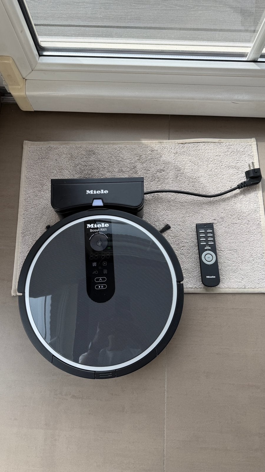 Robot stofzuiger Miele scout rx1, Elektronische apparatuur, Stofzuigers, Ophalen, Gebruikt, Robotstofzuiger, Miele