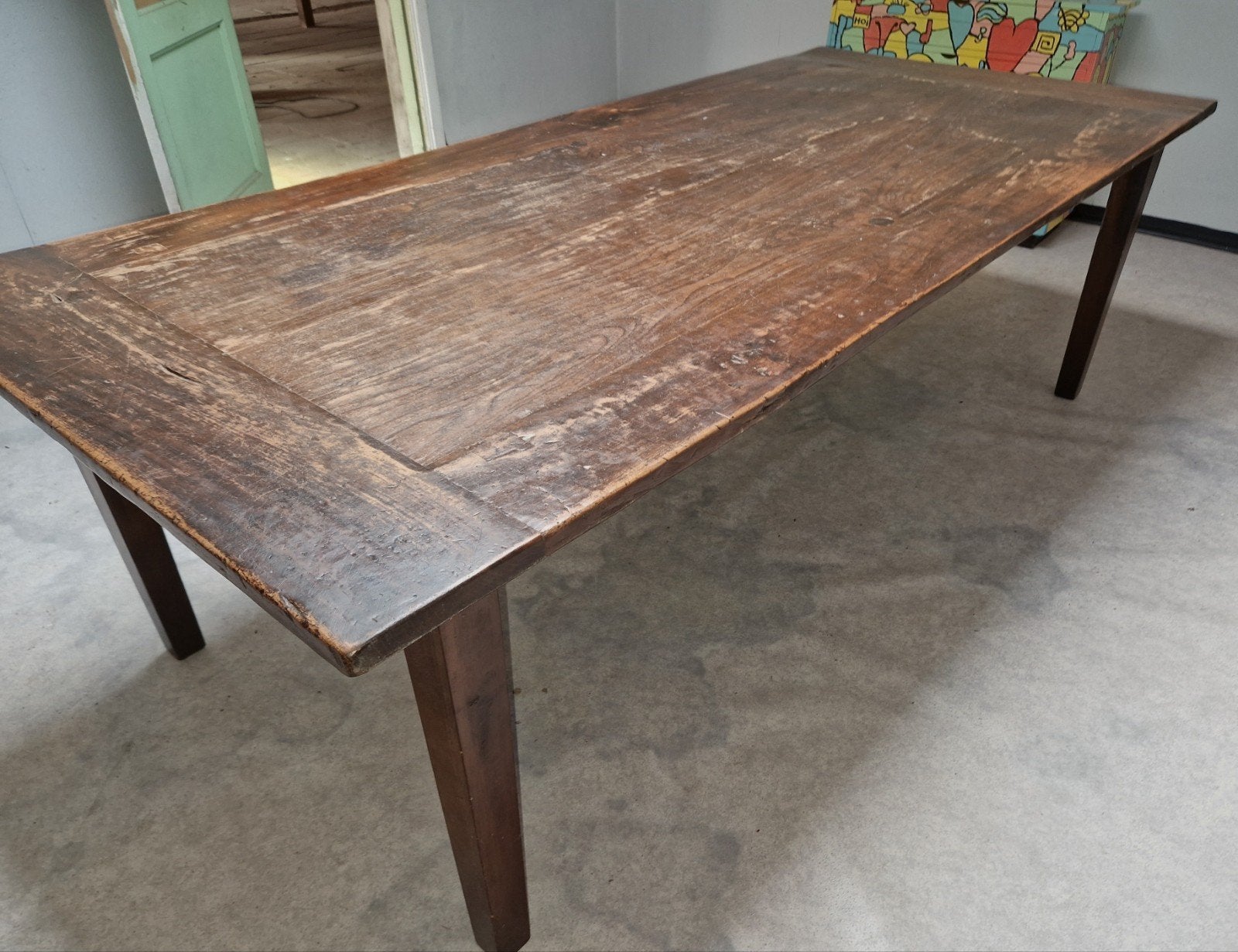 Table de monastère française ancienne, Enlèvement