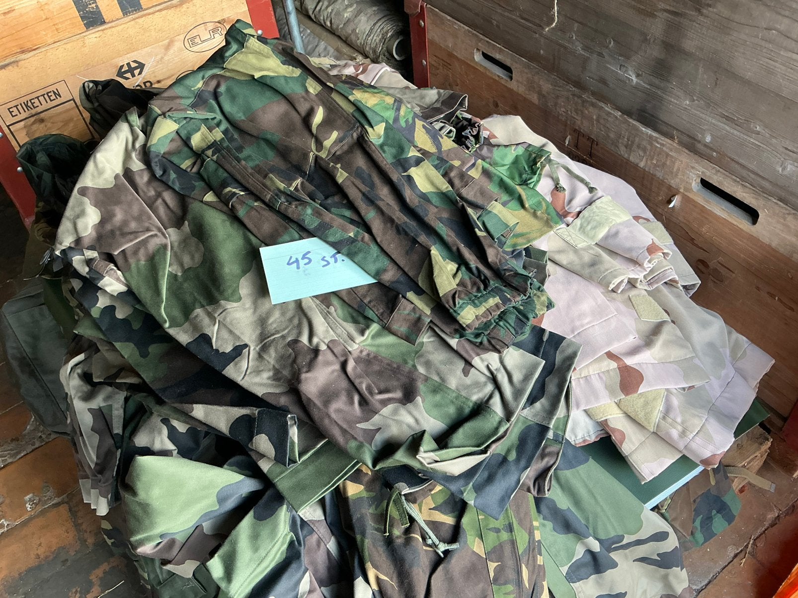 Lot de pantalons de camouflage neufs (45 pièces), Enlèvement