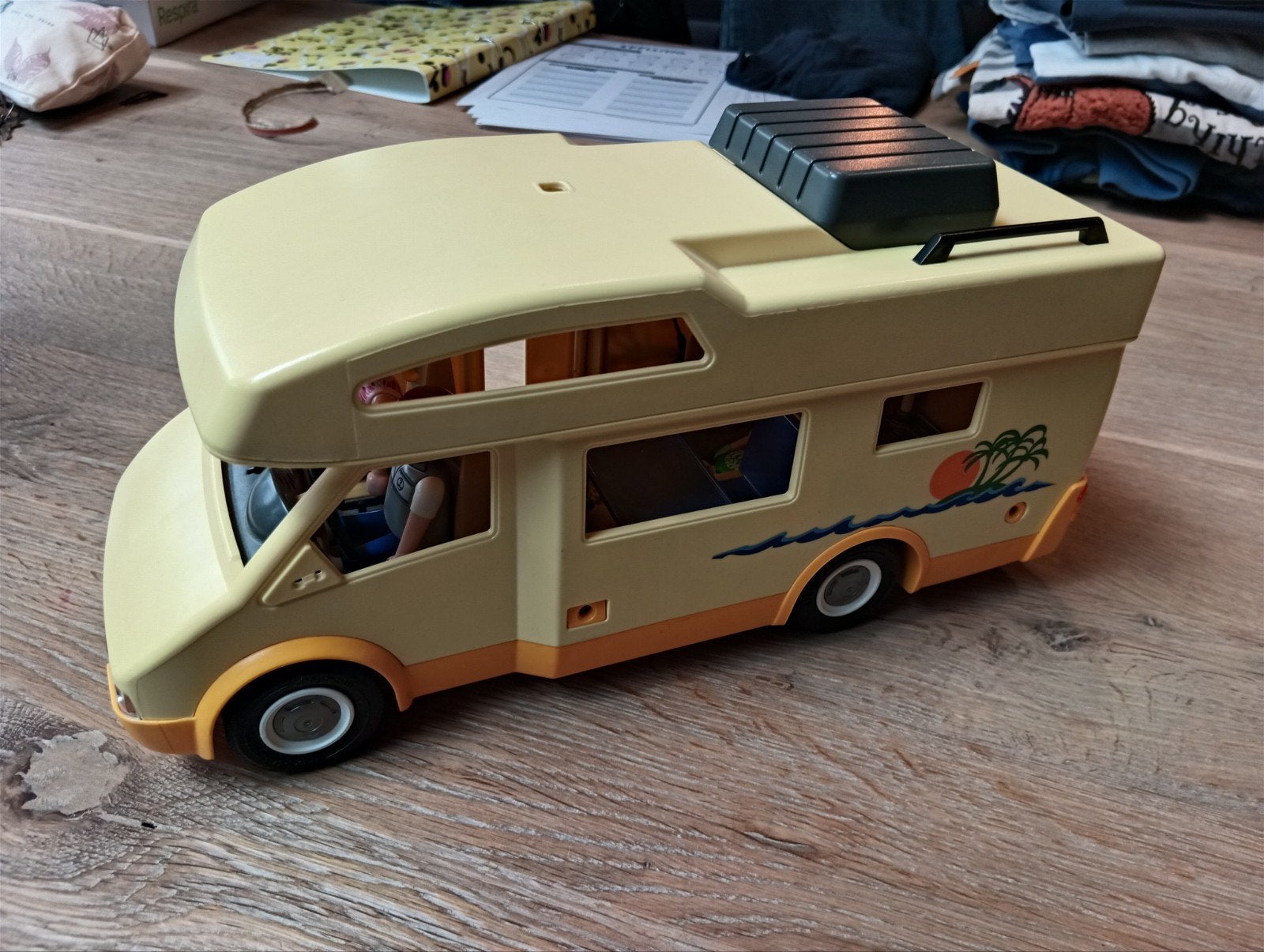 Playmobil kampeerwagen, Ophalen
