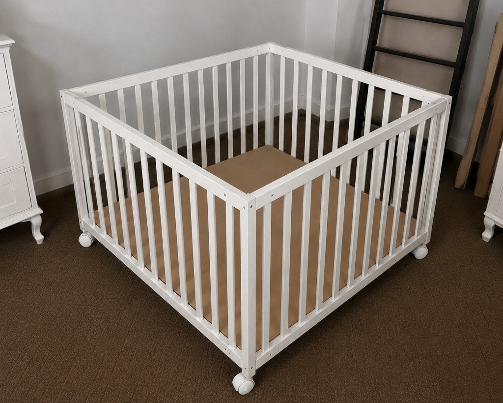 Babypark wit op wieletjes, Kinderen en Baby's, Babyparken, Ophalen, Zo goed als nieuw, Rechthoekig, Wieltjes