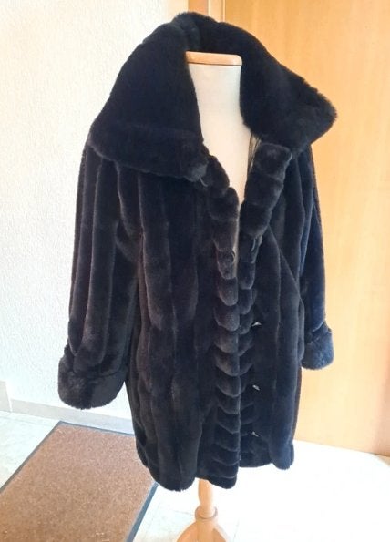 Joseph Ribkoff faux fur reversible puffer coat small, Vêtements | Femmes, Neuf, Enlèvement ou Envoi, Taille 36 (S), Joseph Ribkoff