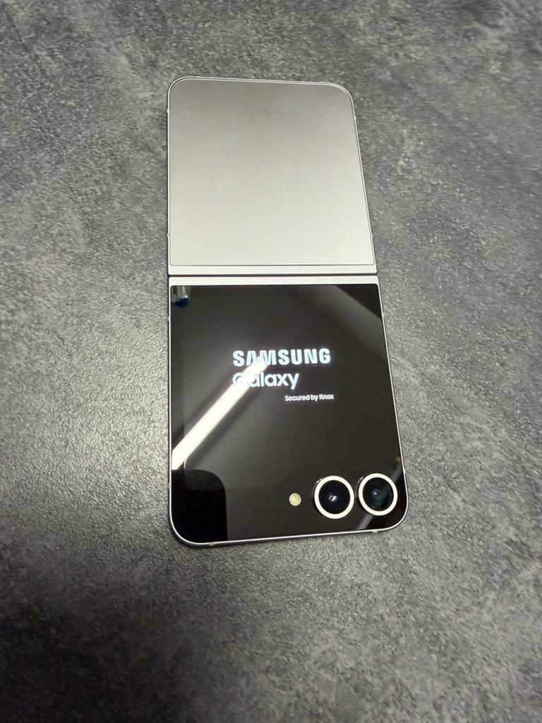 Galaxy z flip 6 neuf, Télécoms, Téléphonie mobile | Samsung, Enlèvement ou Envoi, Comme neuf, Galaxy Z Flip