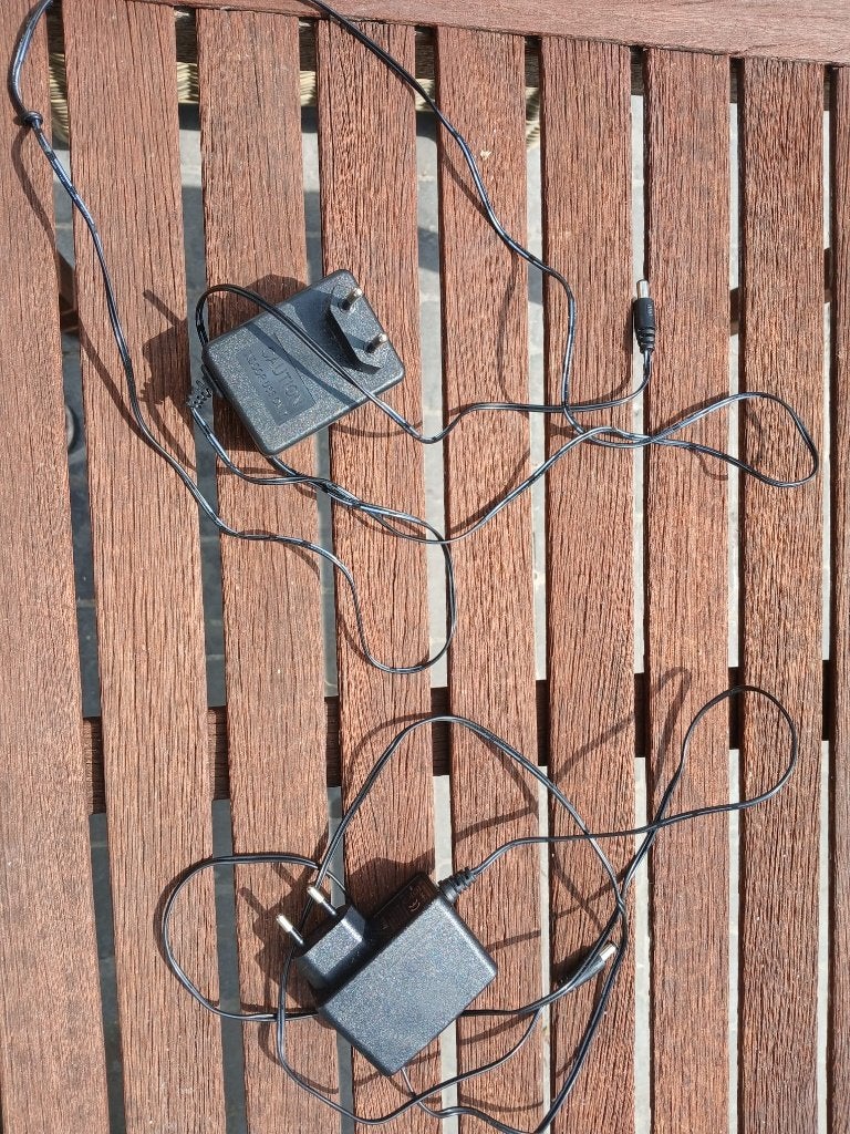 2 multifunctionele universele opladers aan 5 euro per stuk, Ophalen of Verzenden, Gebruikt