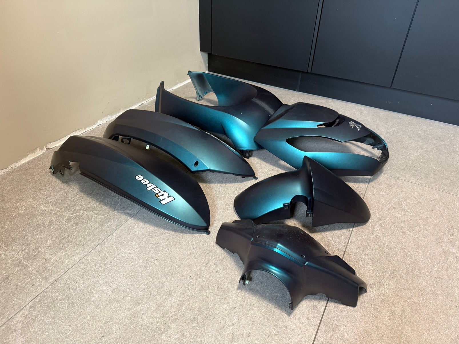 Kappenset peugeot kisbee, Fietsen en Brommers, Brommeronderdelen | Scooters, Ophalen, Zo goed als nieuw, Peugeot