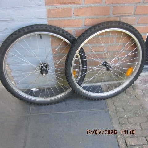 TE KOOP ACHTER WIEL EN VOOR WIEL 24 INCH, Fietsen en Brommers, Ophalen, Zo goed als nieuw