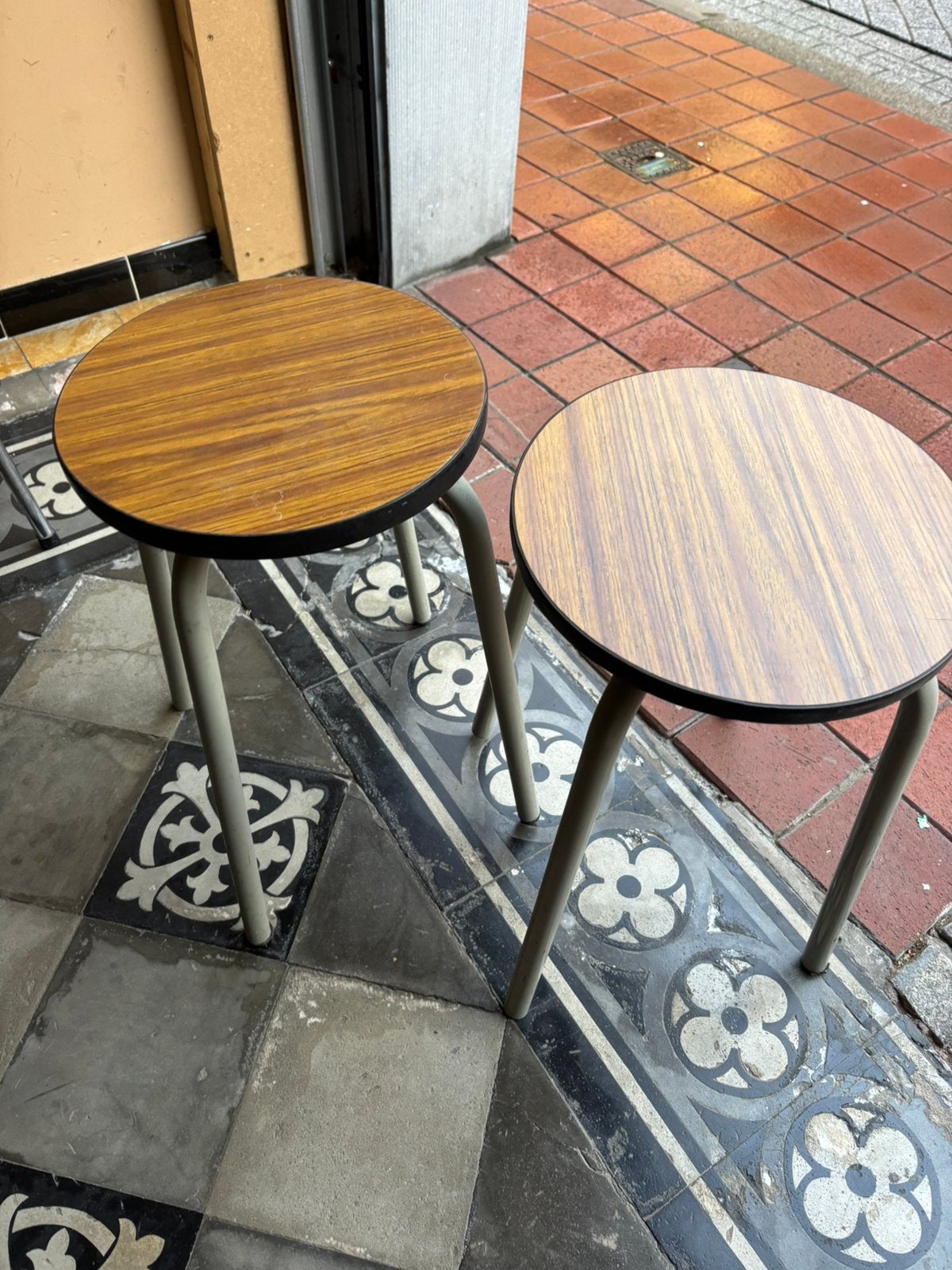 2 identieke retro krukjes, Ophalen, Gebruikt, Overige materialen