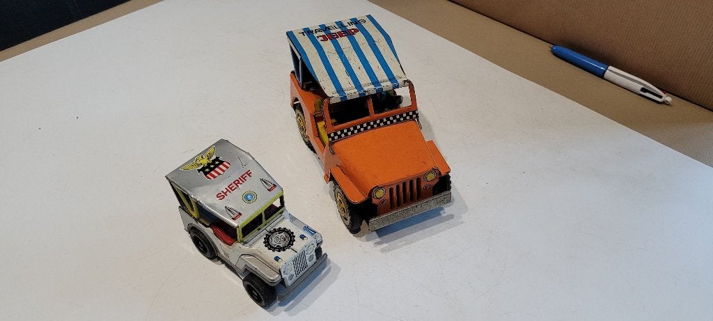 2 oude blikken jeeps, Ophalen of Verzenden