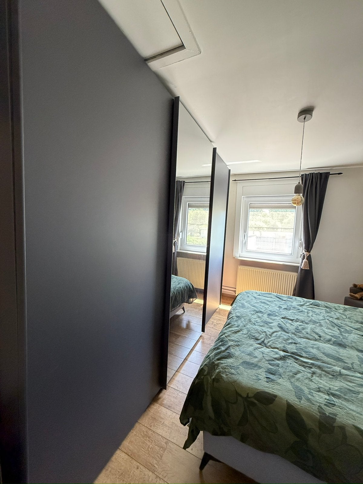 Prachtige ruime kledingkast met spiegeldeur, Huis en Inrichting, Kasten | Kleerkasten, Ophalen