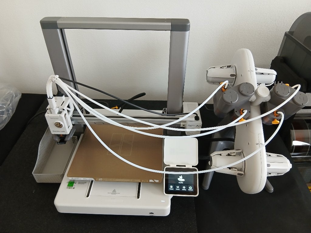 Bambu Lab A1 met AMS, enclosure en extra's, Ophalen, Zo goed als nieuw, Filamentrollen
