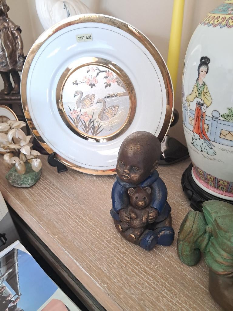 Assiette décorative avec cygnes, Enlèvement