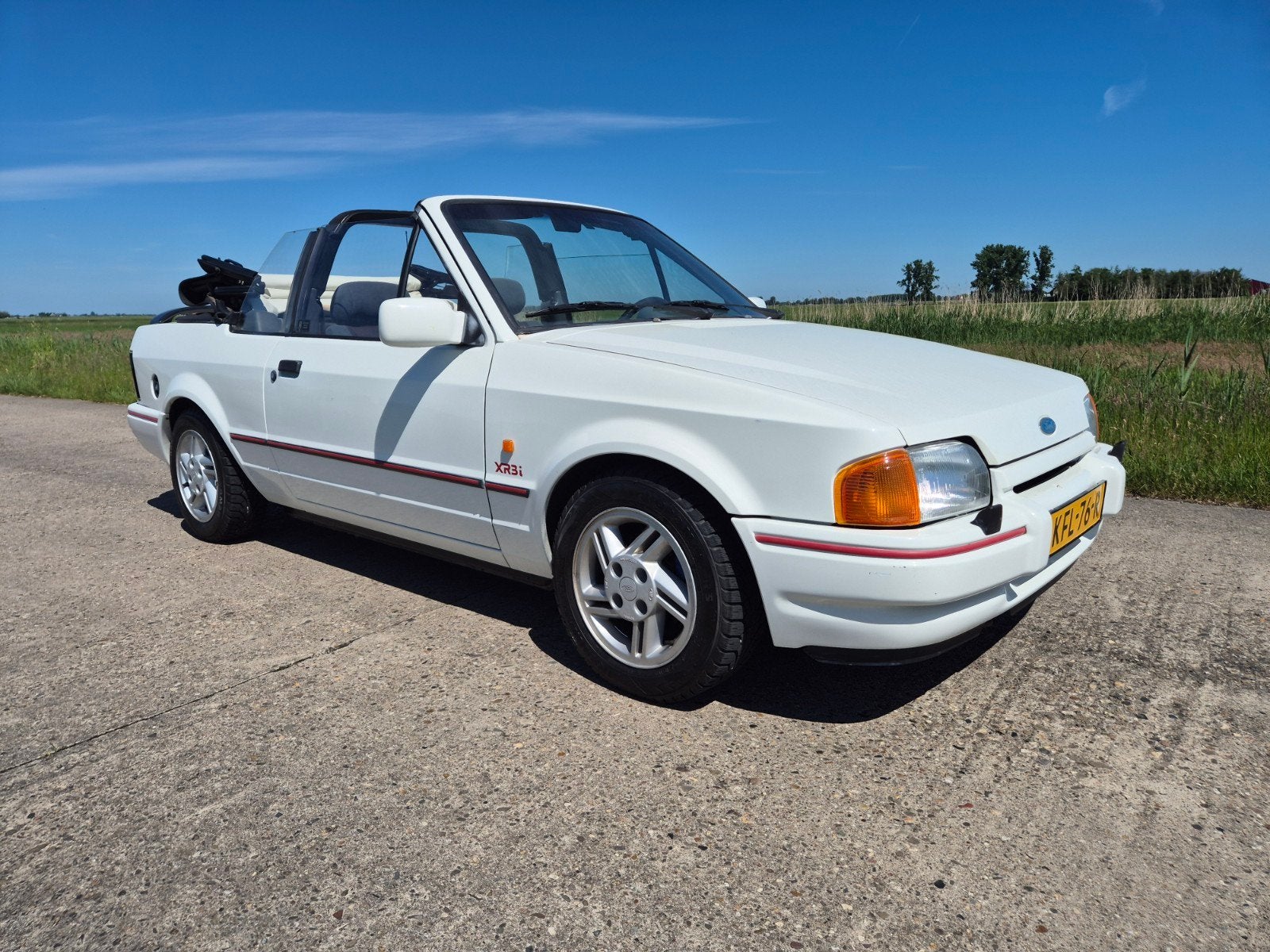 Ford Escort xr3i mooi exemplaar!, Stof, Bedrijf, Onderhoudsboekje, Te koop