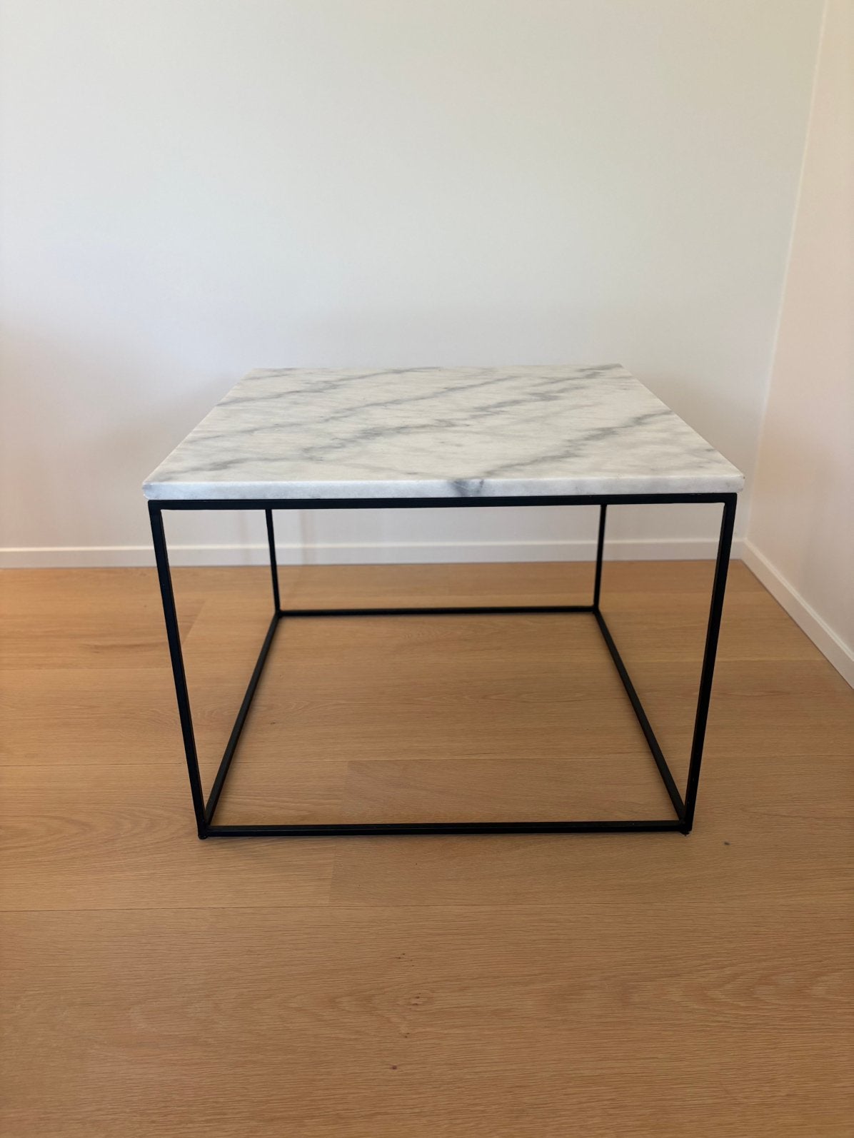 Strakke salontafel met marmer blad, Gebruikt, Metaal of Aluminium, Vierkant, 55 tot 75 cm