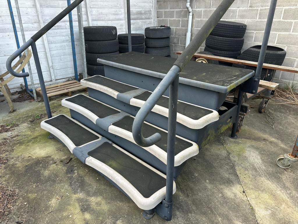 Trap voor zwemspa of zwembad, Tuin en Terras, Ophalen, Zo goed als nieuw