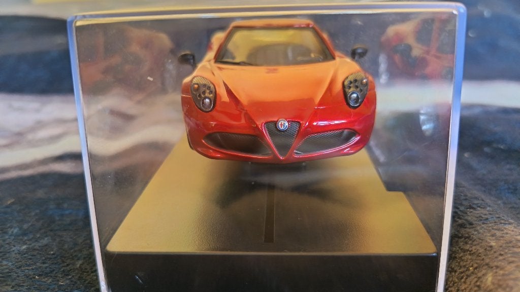 Alfa Romeo 4C Rouge 1/32, Enlèvement ou Envoi, Comme neuf, Voiture, Burago