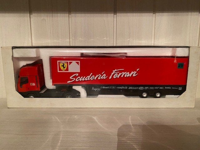Minichamps Ferrari F1 Team 1998 Transporter 1/43, Enlèvement ou Envoi, Comme neuf, Bus ou Camion, MiniChamps