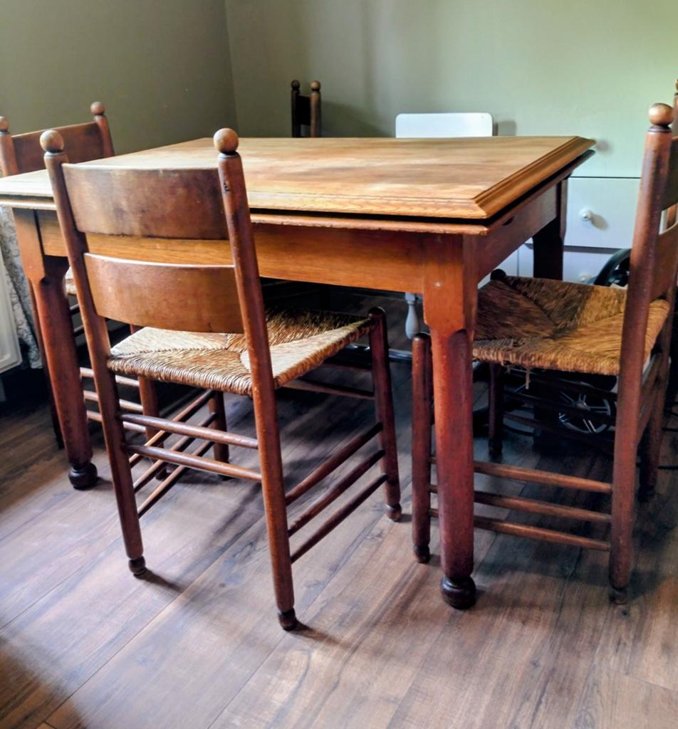 Antieke houten eettafel met 4 stoelen, Antiek en Kunst, Ophalen