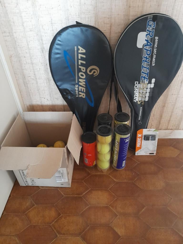 Tennis raketten en kokers tennisballen en grip band, Ophalen, Zo goed als nieuw, Racket