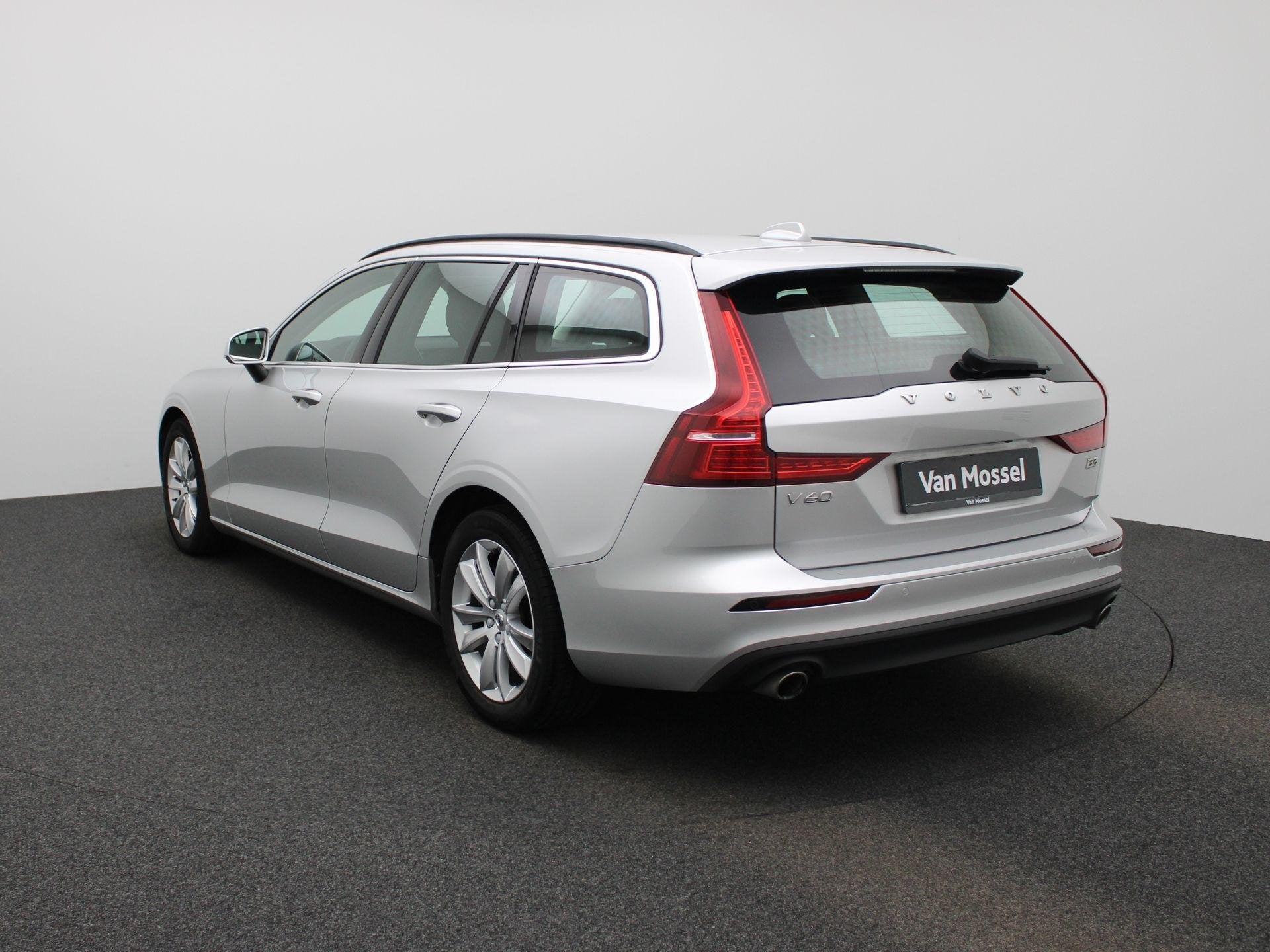 Volvo V60 B3 Geartronic Momentum Pro (automatique), 144 g/km, Argent ou Gris, 1800 kg, Euro 6