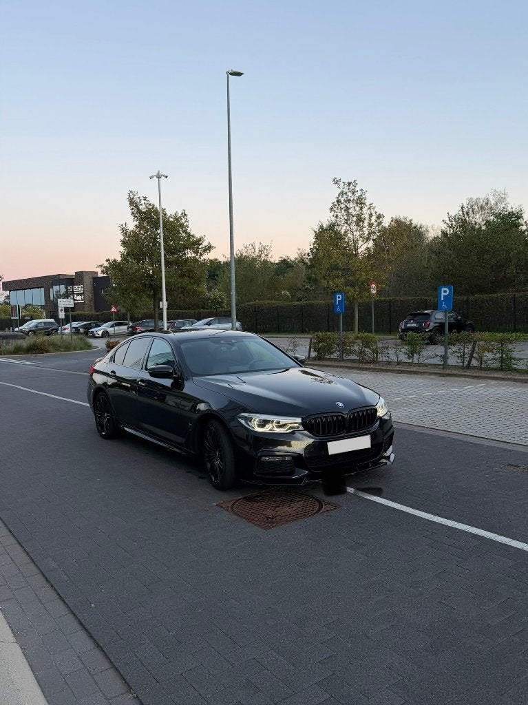 BMW 530e iPerformance M Sport | Automaat | Full option, Auto's, Automaat, Dealer onderhouden, Achterwielaandrijving, Geheel digitaal combi-instrument