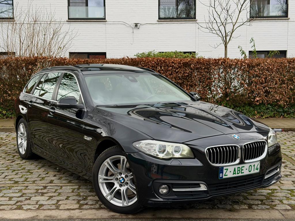BMW 520D XDrive Facelift Automaat - 190PK - Pano - Euro 6B, Auto's, BMW, Automaat, Parkeerassistent, Euro 6, Zwart