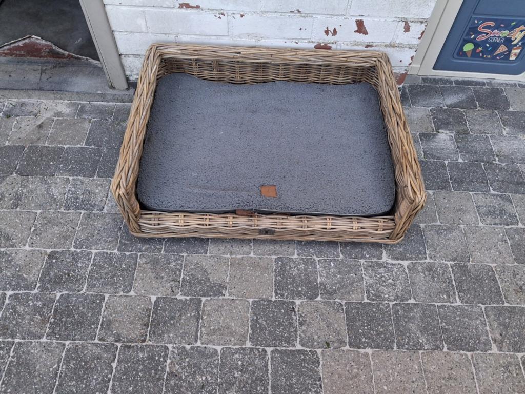 Honden mand met ergonomisch kussen, Dieren en Toebehoren, Hondenmanden, Ophalen, Gebruikt, Riet