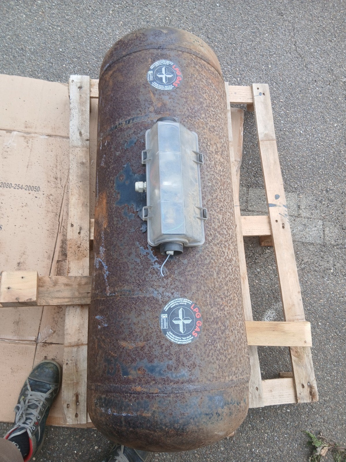 Lpg tank, Enlèvement