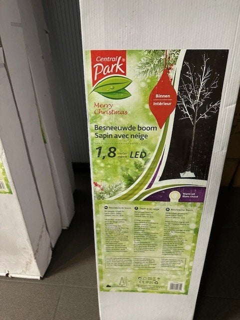 4 nieuwe decoratie bomen met 1,80m led, Ophalen, Nieuw, Binnen