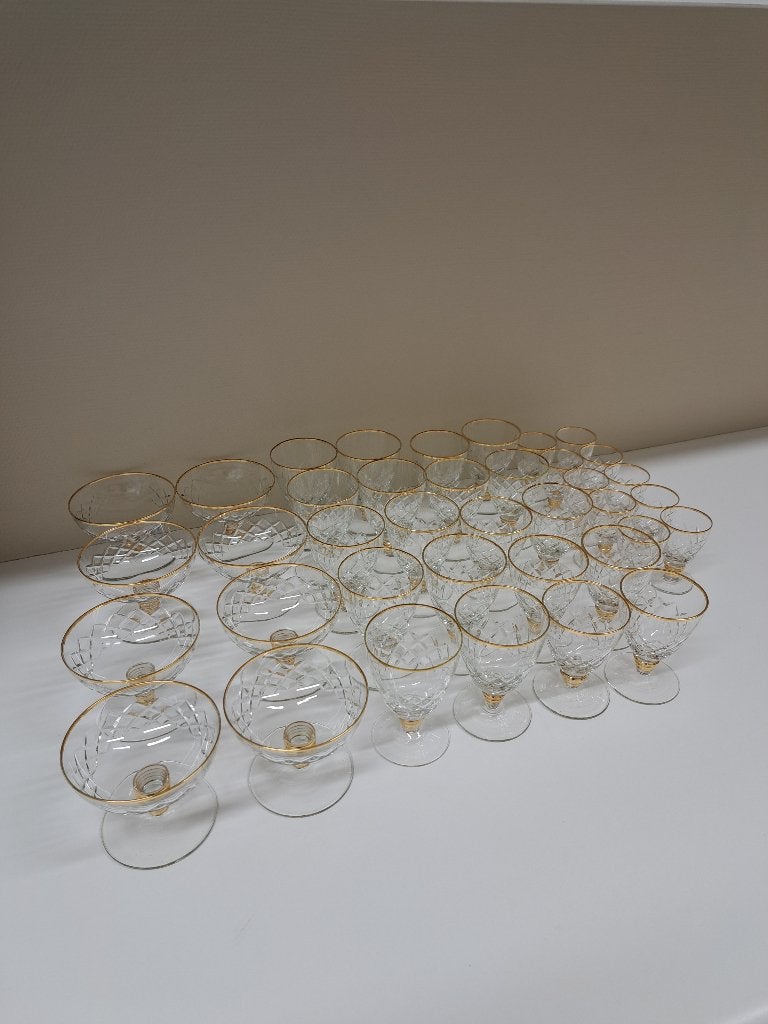 coupes en glazen op voetje, 30 glazen (3 maten) + 8 coupes, Ophalen