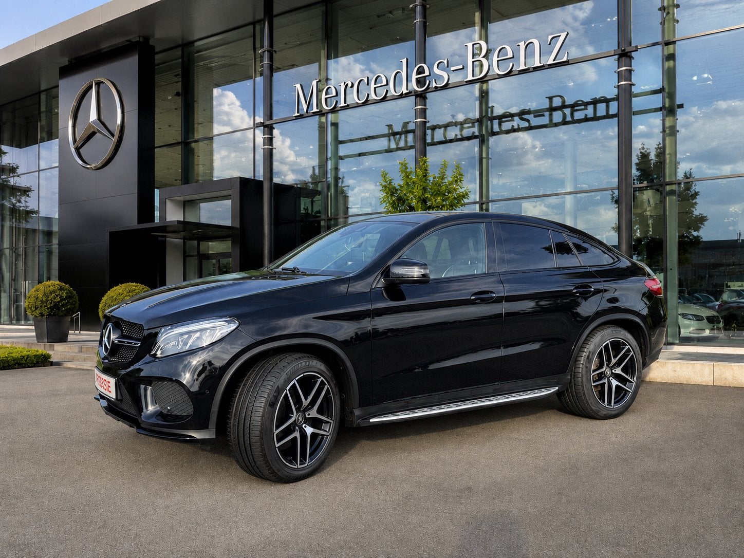 Mercedes GLE 350D uit het jaar 2017, Auto's, Automaat, Stof, Parkeerassistent, Zwart