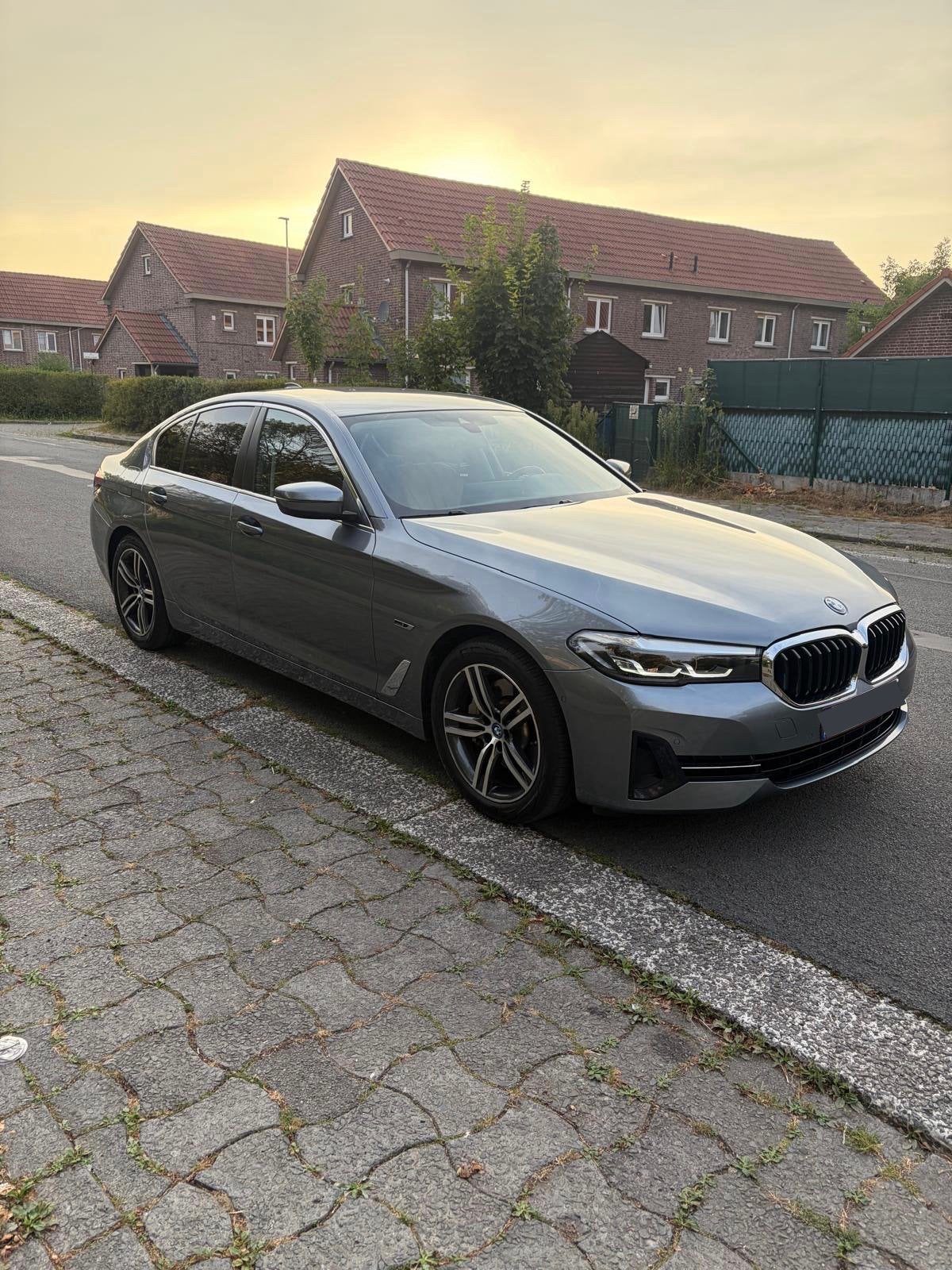 BMW 520eA PHEV - Plug- in Hybrid 2022, Cuir, Carnet d'entretien, 120 kW, Automatique