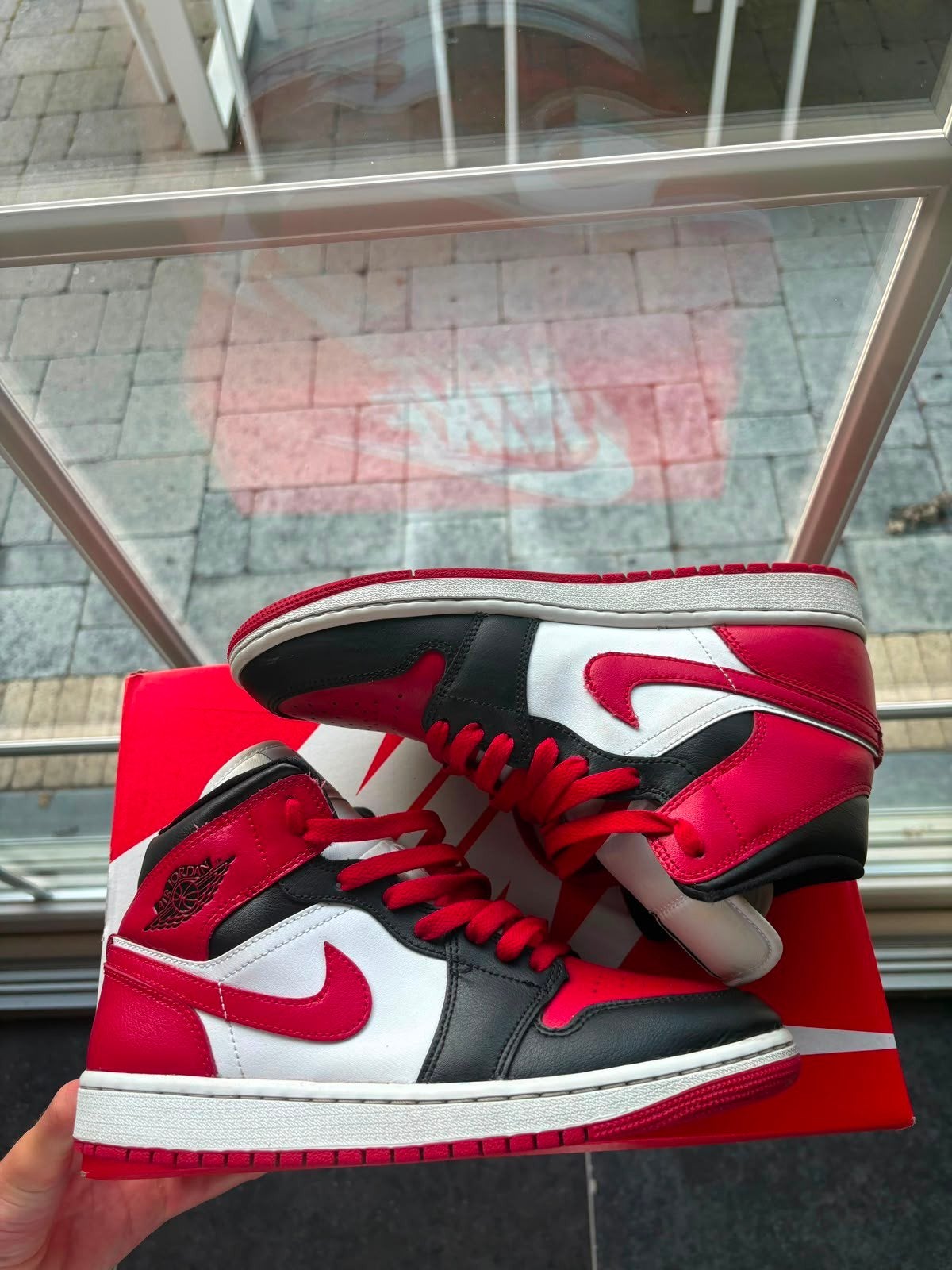Nike air Jordan, Enlèvement
