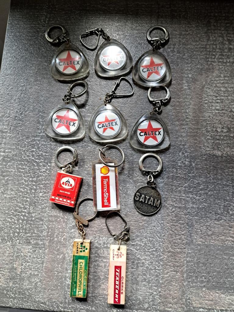 11 sleutelhanger caltex antar satam en andere, Verzamelen