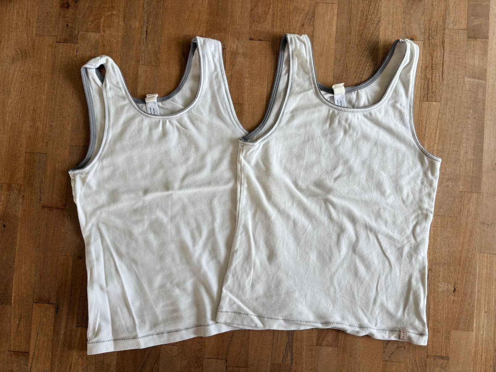 2 witte onderhemdjes Esprit, maat 128/134, Enfants & Bébés, Vêtements enfant | Taille 128, Enlèvement ou Envoi, Comme neuf, Fille