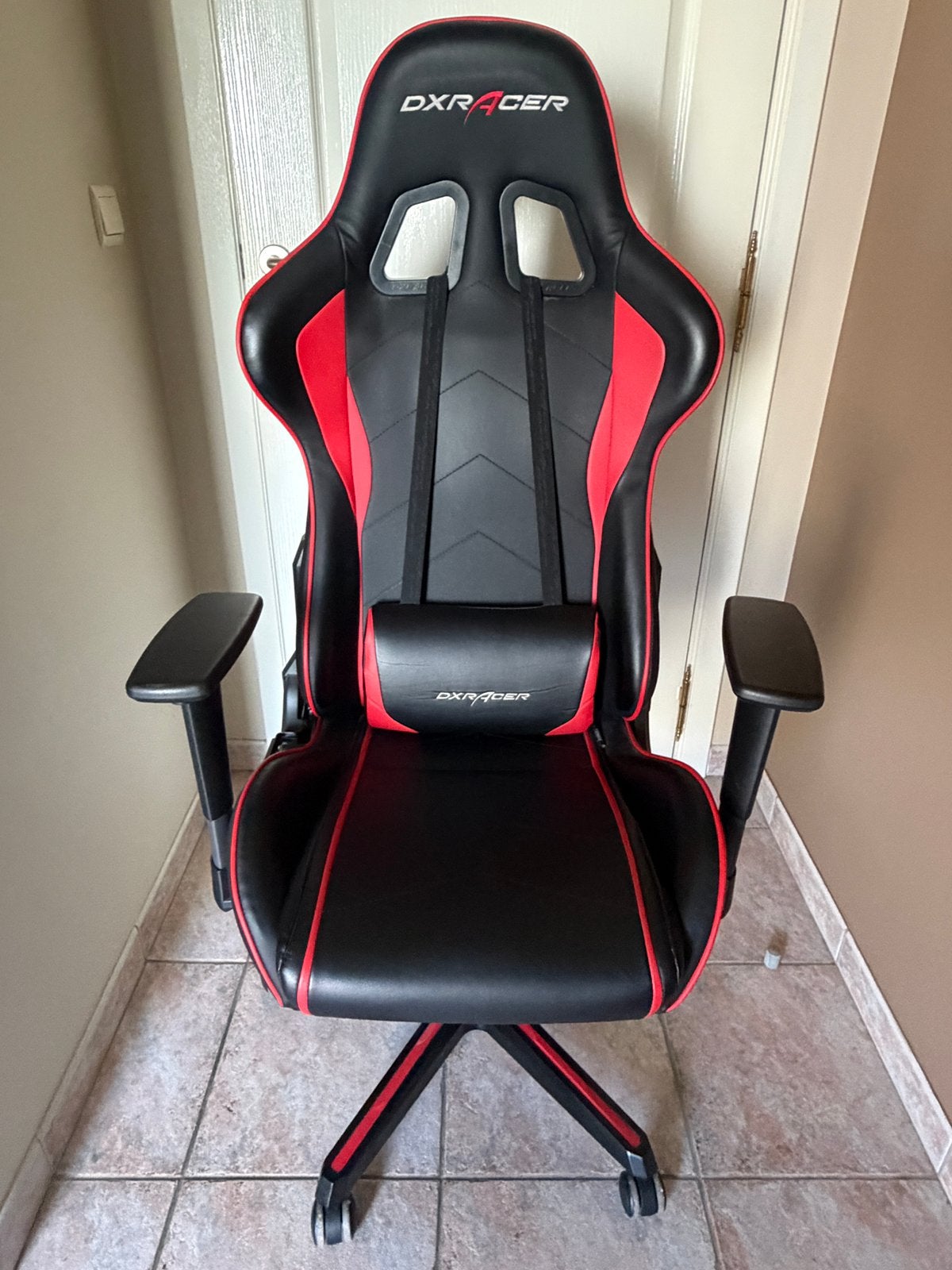Chaise de jeu Dx Racer (accents rouges), Comme neuf, Chaise de bureau de gaming, Enlèvement, Chaise de bureau