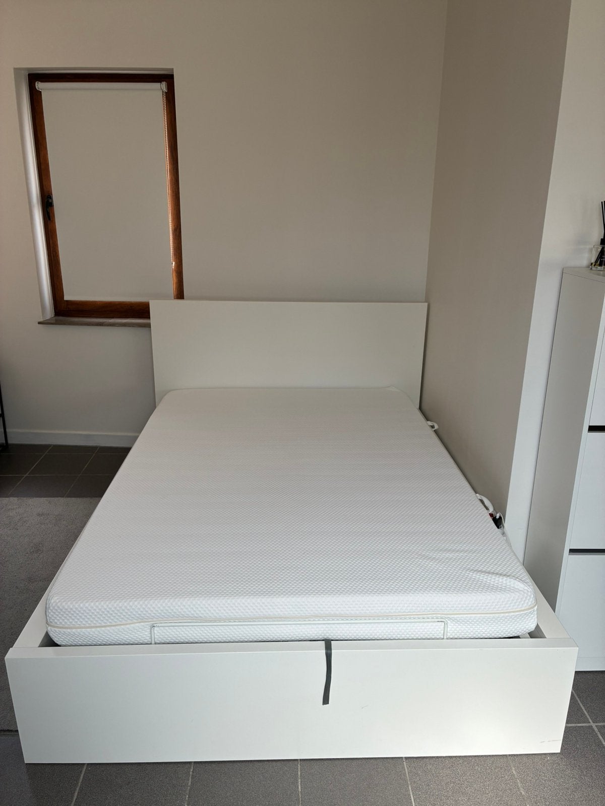 Bed met opbergruimte en matras, Ophalen, Wit, Tweepersoons, 140 cm