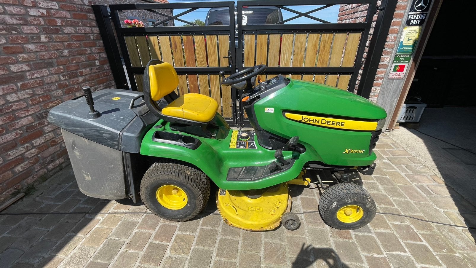 John Deere X300 R, Enlèvement, Utilisé, 90 à 120 cm