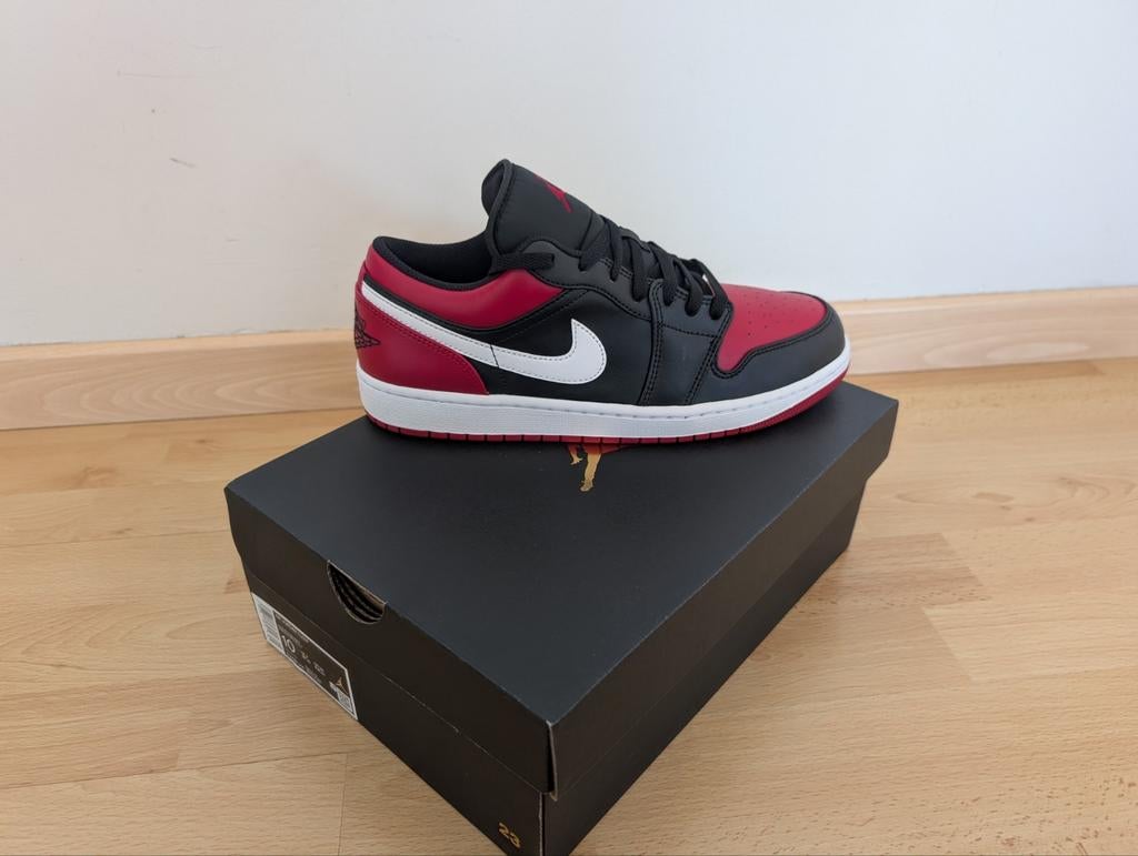 jordan 1 low rood zwart en wit maat 44, Kleding | Heren, Schoenen, Ophalen, Zwart, Nieuw, Sneakers
