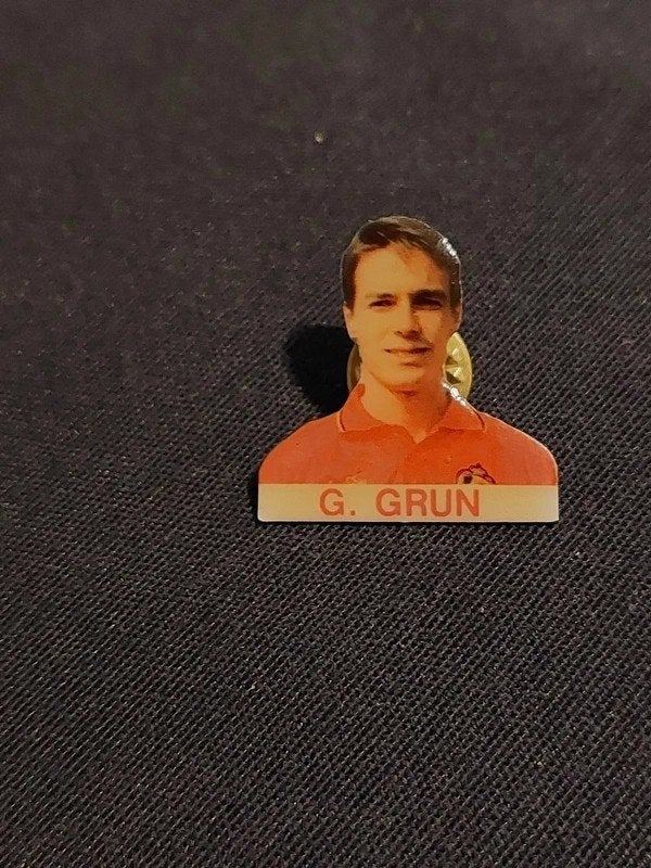 pin/speldje : Georges Grun / Rode Duivels, Verzamelen, Speldjes, Pins en Buttons, Ophalen of Verzenden, Zo goed als nieuw, Sport