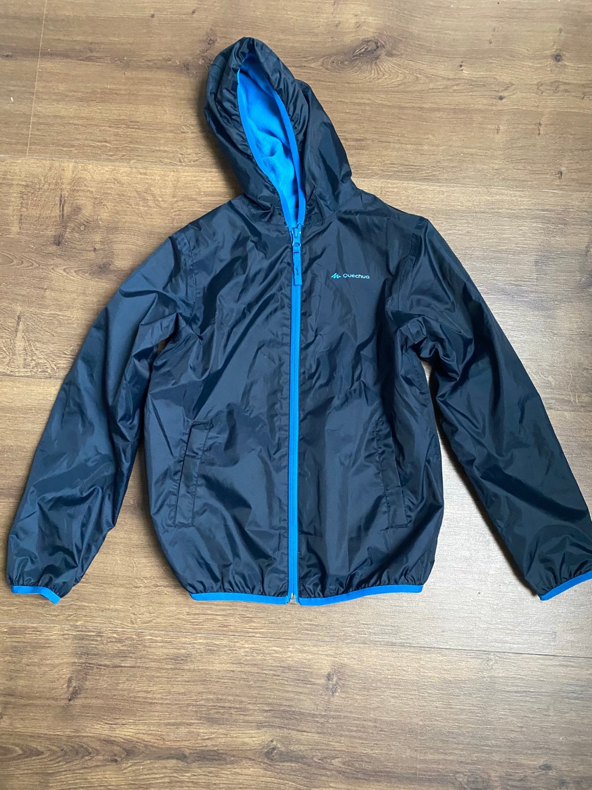 Regenjas jongen decathlon 10jaar, Caravanes & Camping, Vêtements de pluie, Enlèvement, Comme neuf, Imperméable