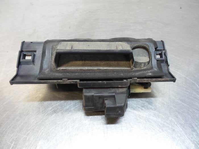 Poignée hayon d'un Peugeot 206, Autos : Pièces & Accessoires, -, 3 mois de garantie, Utilisé, -