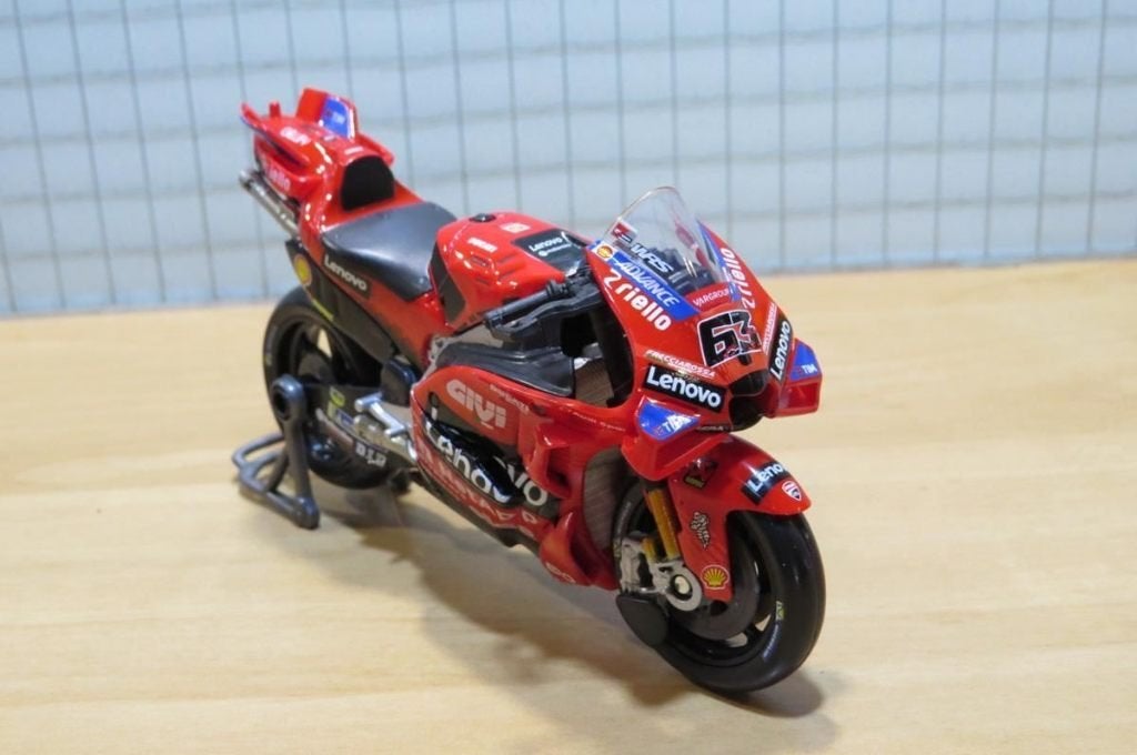 Francesco Bagnaia Ducati Lenovo Desmosedici 2025 1:18 maisto, Enlèvement ou Envoi, Neuf, Moteur, Maisto