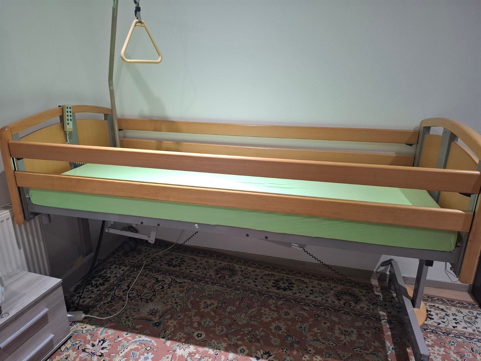 ziekenhuisbed met elektrischebediening, Huis en Inrichting, Slaapkamer | Bedden, Ophalen, Verstelbaar, 90 cm, Beige