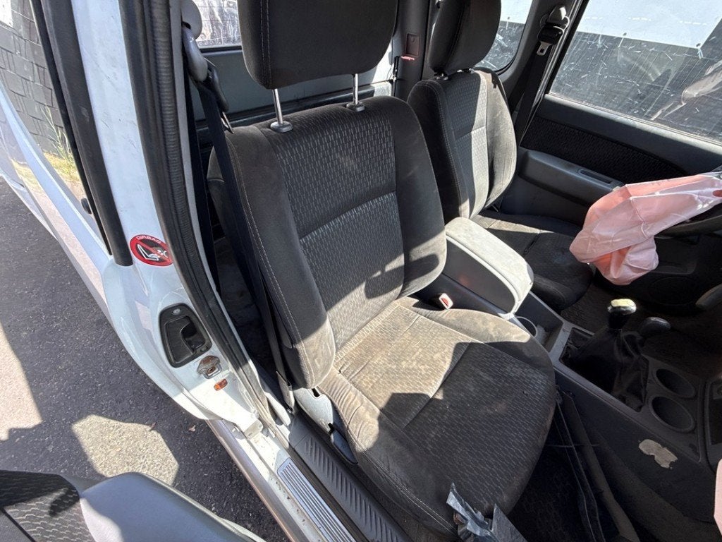 STOEL RECHTS VOOR Ford Ranger (TU) (01-2005/05-2006), Auto-onderdelen, Gebruikt, Henry-Ford-Straße  1
50735  Köln, DE, Ford-Werke GmbH
