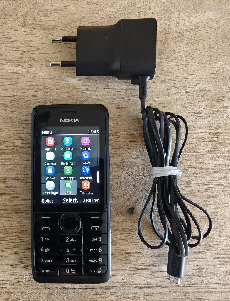 GSM Nokia 301 met lader, Télécoms, Téléphonie mobile | Nokia, Enlèvement ou Envoi, Classique ou Candybar, Clavier physique, 3 à 6 mégapixels
