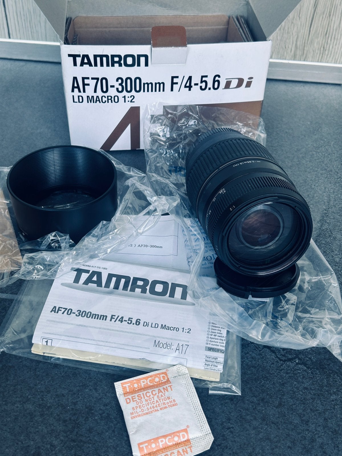 Tamron AF 70-300mm F/4-5.6 Di LD Macro 1:2 (Monture Sony A), Pare-soleil, Sony, Enlèvement ou Envoi, Comme neuf