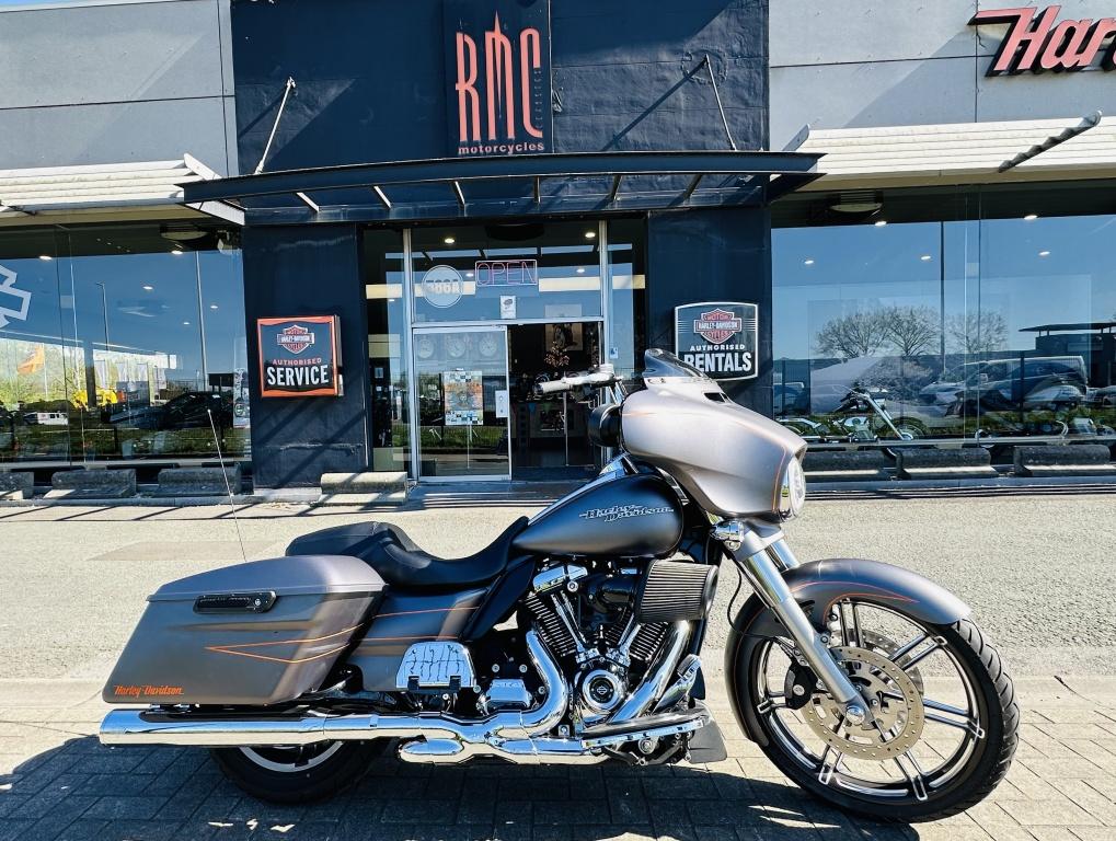 Harley-Davidson Tour TOURING - STREET GLIDE 107 (bj 2017), Motoren, Motoren | Harley-Davidson, Overig, 1745 cc