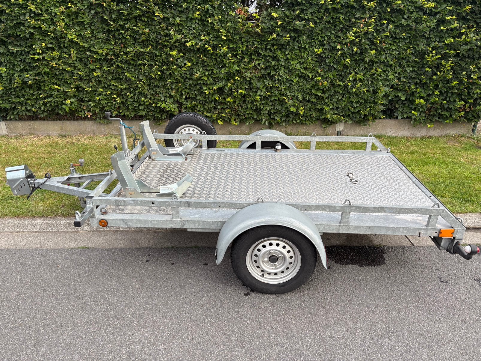 Motor aanhangwagen kantelbaar, Ophalen, Zo goed als nieuw