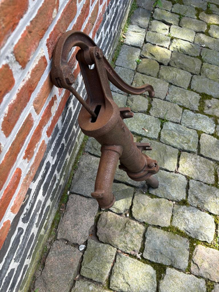 Waterpomp in gietijzer, Ophalen, Gebruikt, Handmatig