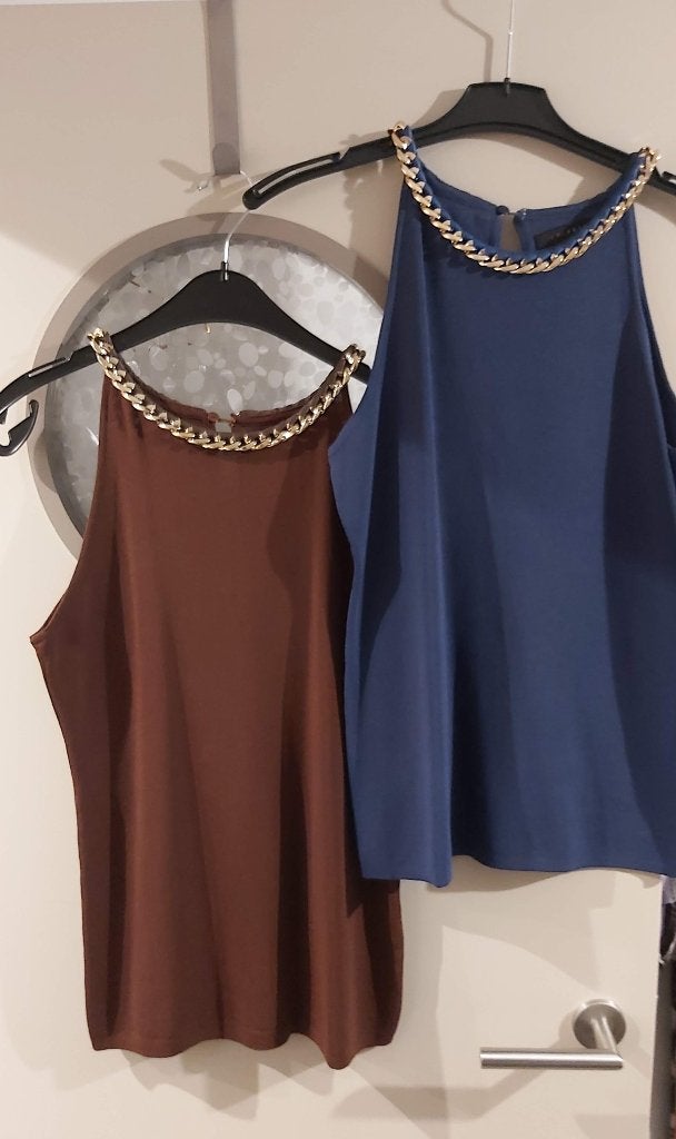 2 tops met gouden kettingdetail, 42, Enlèvement ou Envoi, Lola & Liza, Taille 42/44 (L), Neuf